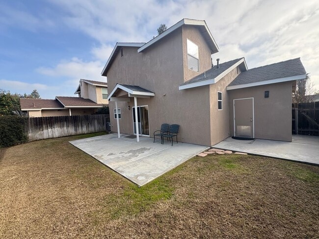 Building Photo - PRIVATE SHOWING ONLY! Immaculate 2 Story Home for Rent in Exeter!