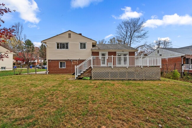 Building Photo - 3 Bed 3 Bath - Silver Spring Split Level -...