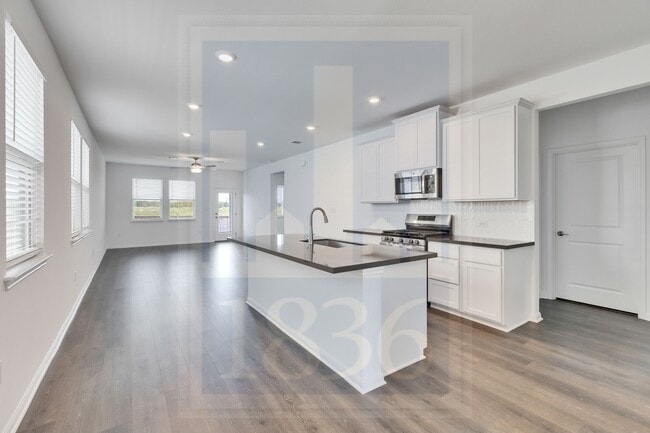 Building Photo - 837 Papaya Dr