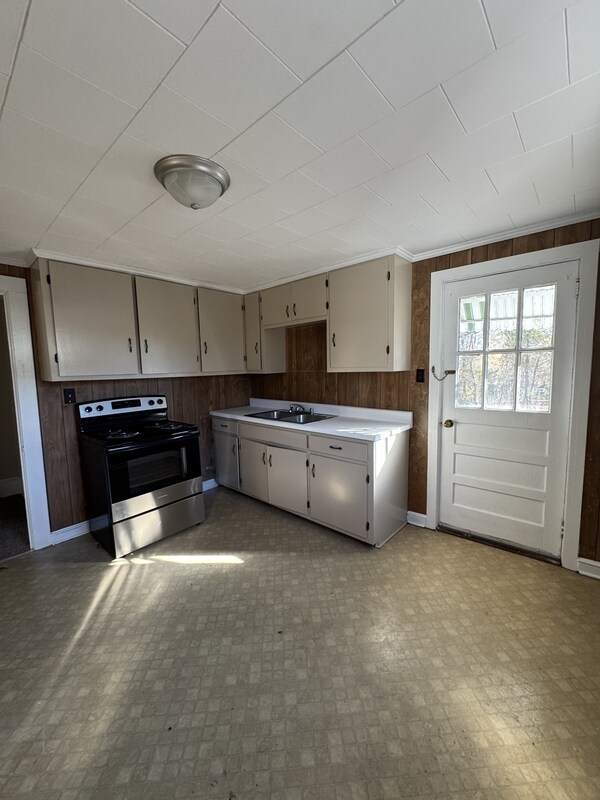 Building Photo - 1470 Hilltop St