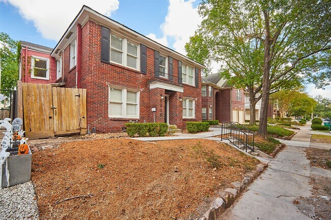 Building Photo - 1320 W Pierce St