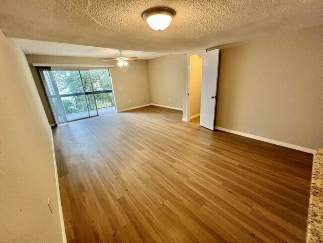 Building Photo - $1,581 - 2 Beds / 1.5 Baths - Condo - Comp...