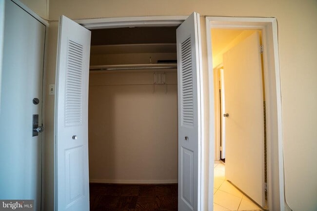 Building Photo - 4141 Henderson Rd