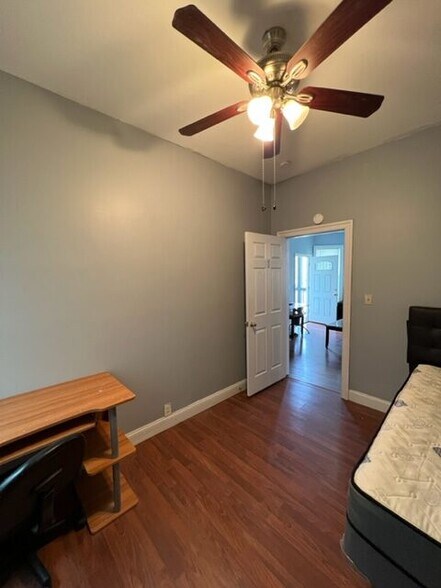 Building Photo - 301 Lexington Ave