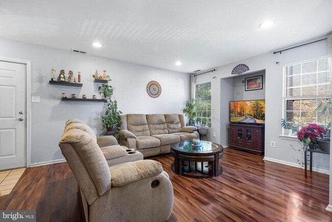 Building Photo - 1102 Diamond Dr