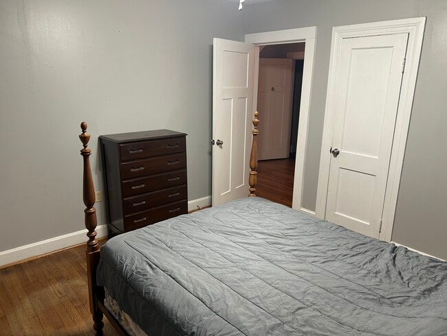 Building Photo - 1015 Noblin Ave