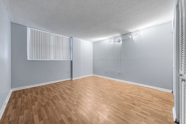 Building Photo - 210 174th St