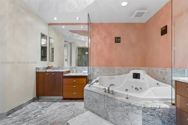 Building Photo - 16047 Collins Ave