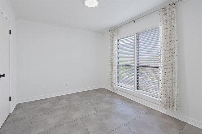 Building Photo - 5807 Coventry Ln