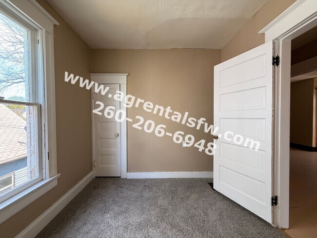 Building Photo - 911 W Creighton Ave