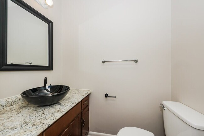 Building Photo - 702 Valley Green Dr