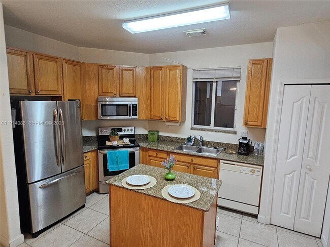 Building Photo - 11551 NW 79th Ln