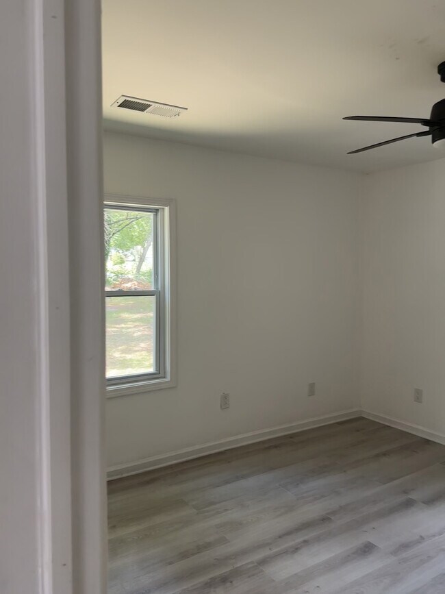Guest Bedroom - 2221 Jernigan Dr SE