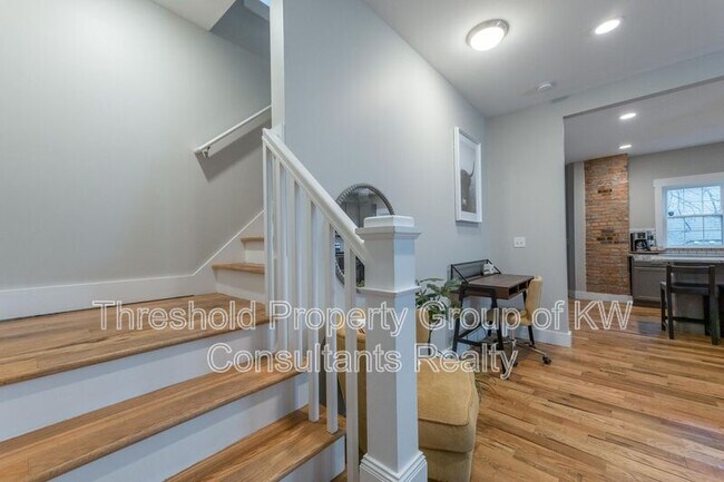 Building Photo - 65 E 7th Ave