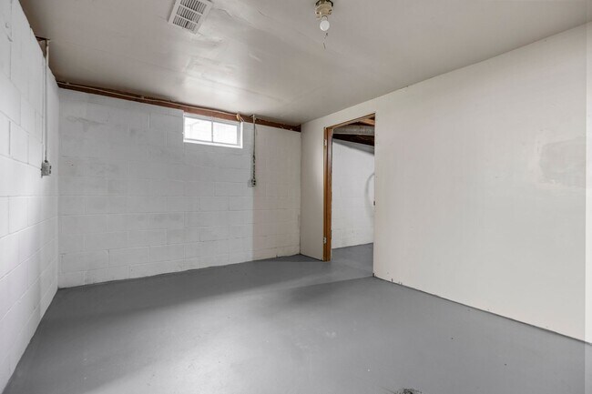 Building Photo - 314 Warford St