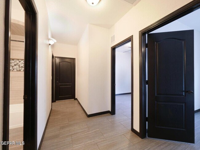 Building Photo - 11629 Grotto Bay Ct