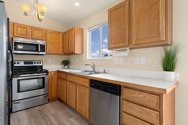 Building Photo - 3761 Mt Flora St