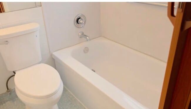 Building Photo - 226 Windsor J