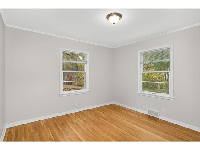 Building Photo - 2336 Ives Ln N