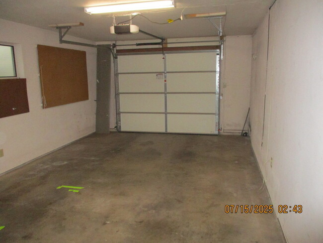 Building Photo - 2563 Lockwood Dr