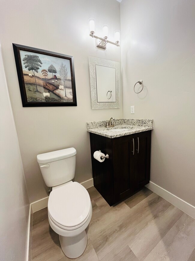 Building Photo - 2721 Hazel Dr