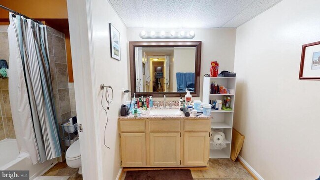 Building Photo - 3101 Patrick Henry Dr