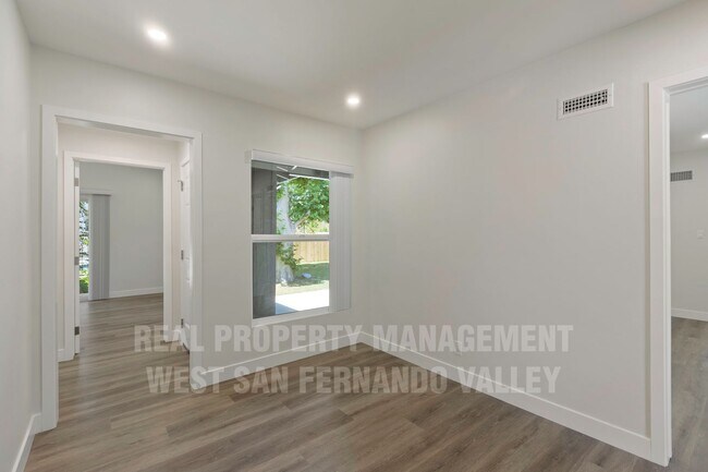 Building Photo - Beautifully Remodeled Single Family Home with Pool