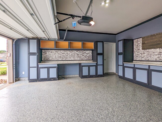 Building Photo - 14541 Montclair Way