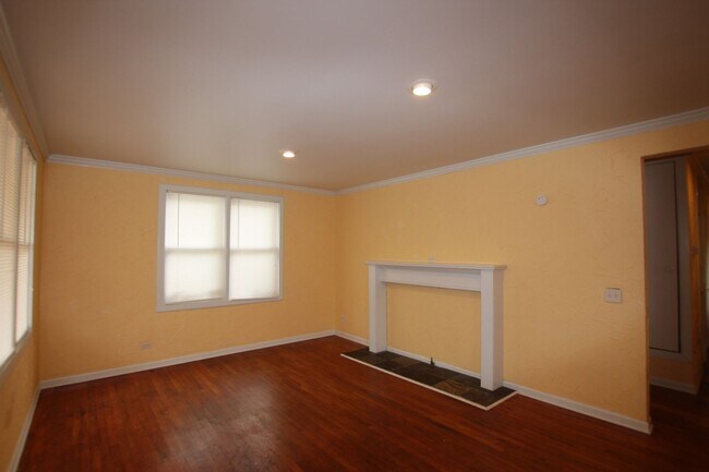 Building Photo - 3 Bedroom, 1.5 Bath Home in Central Tyler!