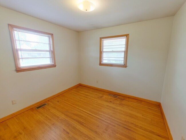 Building Photo - 3456 S Everett St