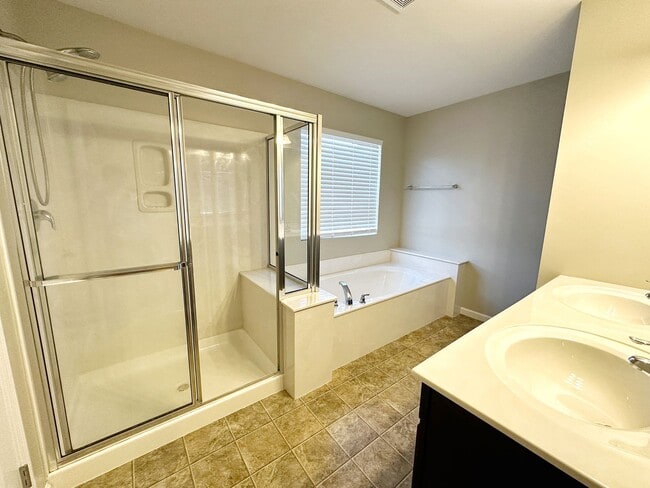 Building Photo - Coming SOON! Beautiful 3-Bedroom Townhome in Wentzville with Finished Basement and Community Amen...