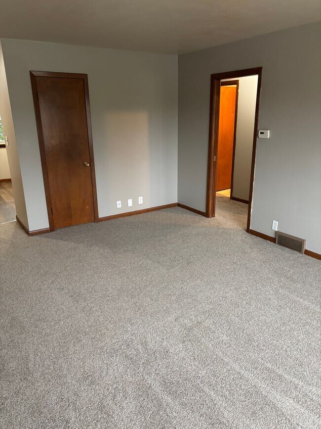 Building Photo - Eacker Rentals (1730 S 17th St)