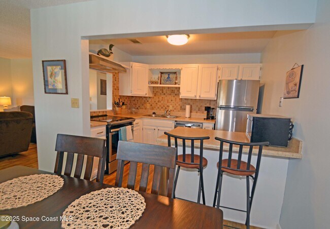 Building Photo - 201 St Lucie Ln