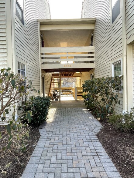 Primary Photo - 2224 Springwood Dr
