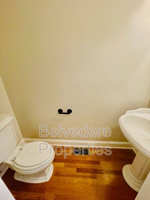 Building Photo - 104 Castleton Pl