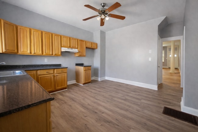 Building Photo - 3 Bedroom Home Across from Clifton Park | Central AC | Washer & Dryer