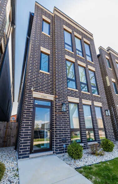 Building Photo - 5201 S Wabash Ave