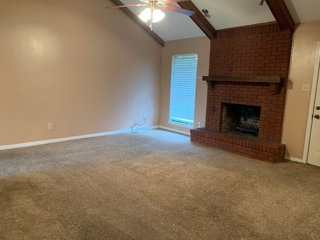 Building Photo - 3-bedroom 2 bath home - St. Martin School District