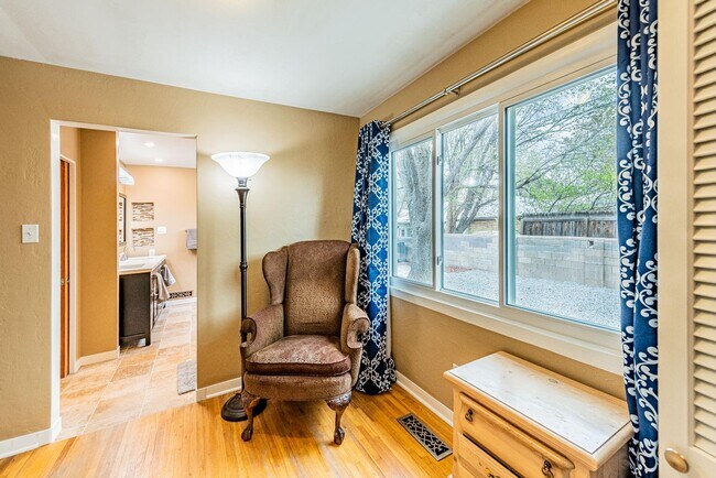 Building Photo - 444 Sierra Dr SE