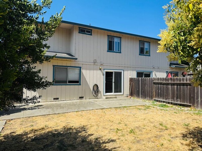Building Photo - 124 Montebello Dr
