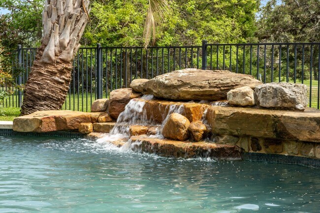 Building Photo - 206 Lido St