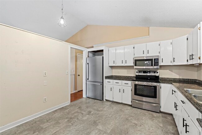 Building Photo - 16 Penfro Dr