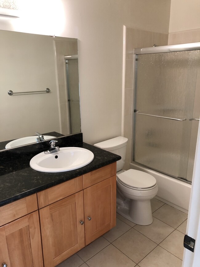 Building Photo - 818 Juno Ln