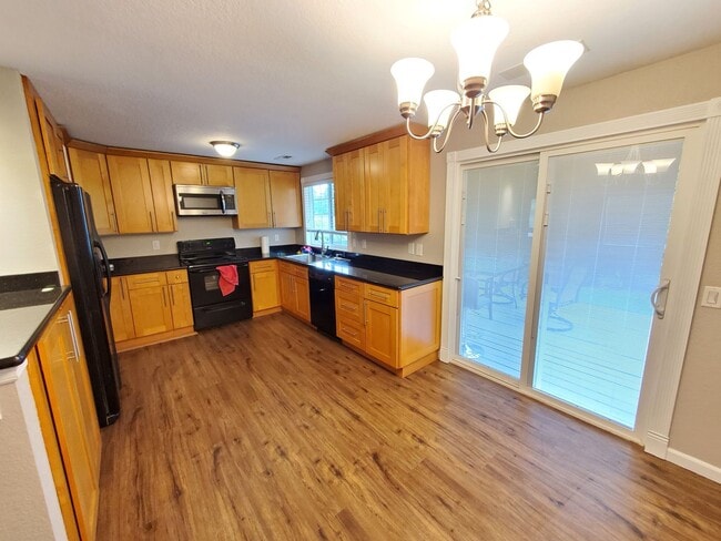 Building Photo - CUTE House with fenced yard & AIR-CONDITIONING in Lynnwood/N Bothell area