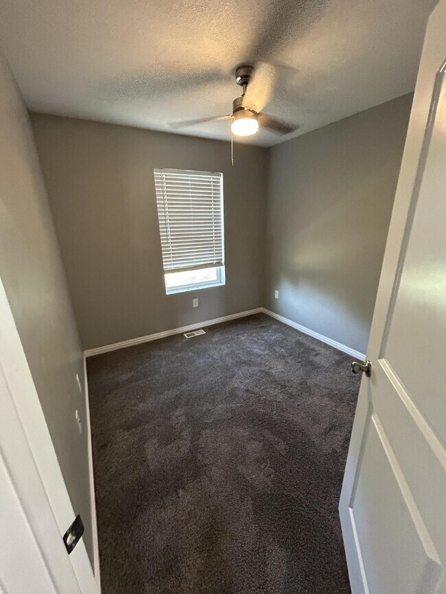 Building Photo - "Charming 3-Bed Home in Sunset with Granit...