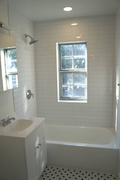 Building Photo - 1728 N Rhodes St