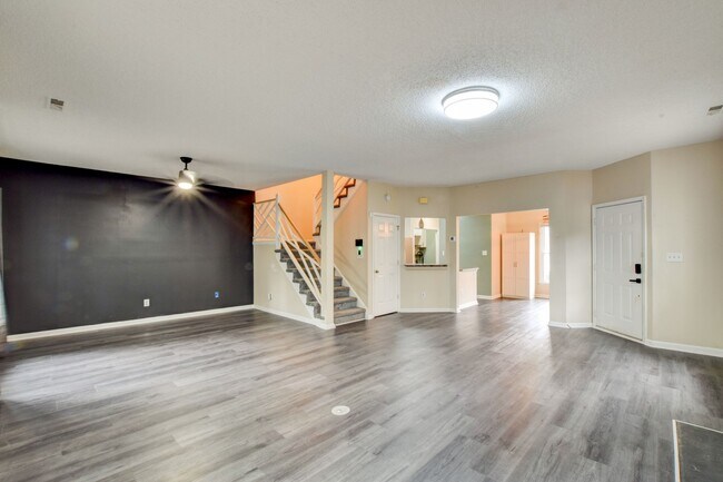Building Photo - 922 Willow Point