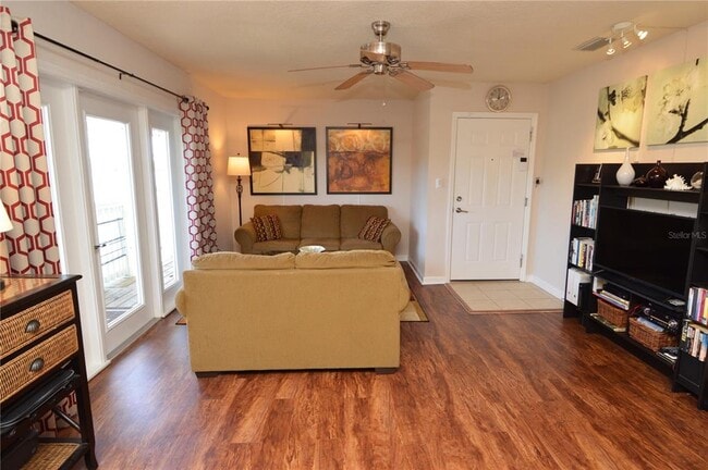 Building Photo - 3889 Pompano Dr SE