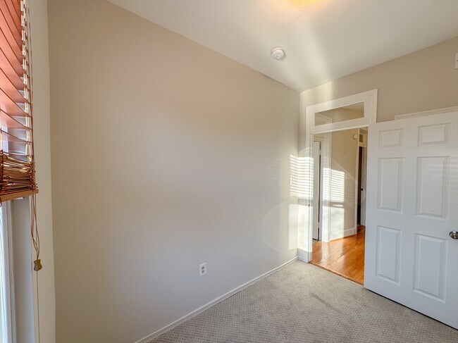 Building Photo - 1013 9th St NE