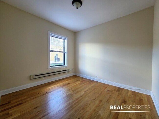 Building Photo - 1 bedroom in CHICAGO IL 60613